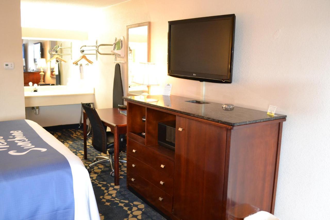 Days Inn By Wyndham High Point/Archdale Εξωτερικό φωτογραφία