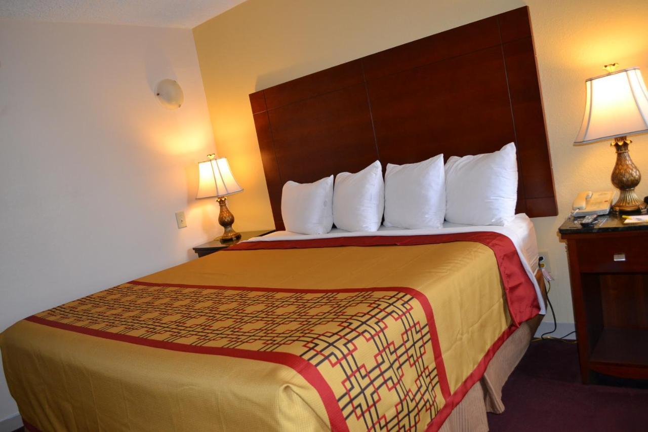 Days Inn By Wyndham High Point/Archdale Εξωτερικό φωτογραφία