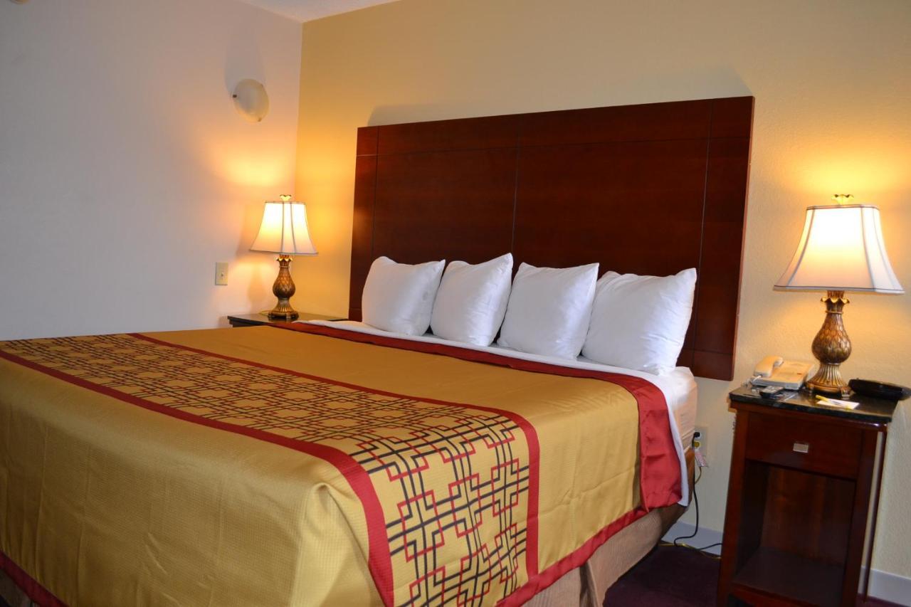 Days Inn By Wyndham High Point/Archdale Εξωτερικό φωτογραφία