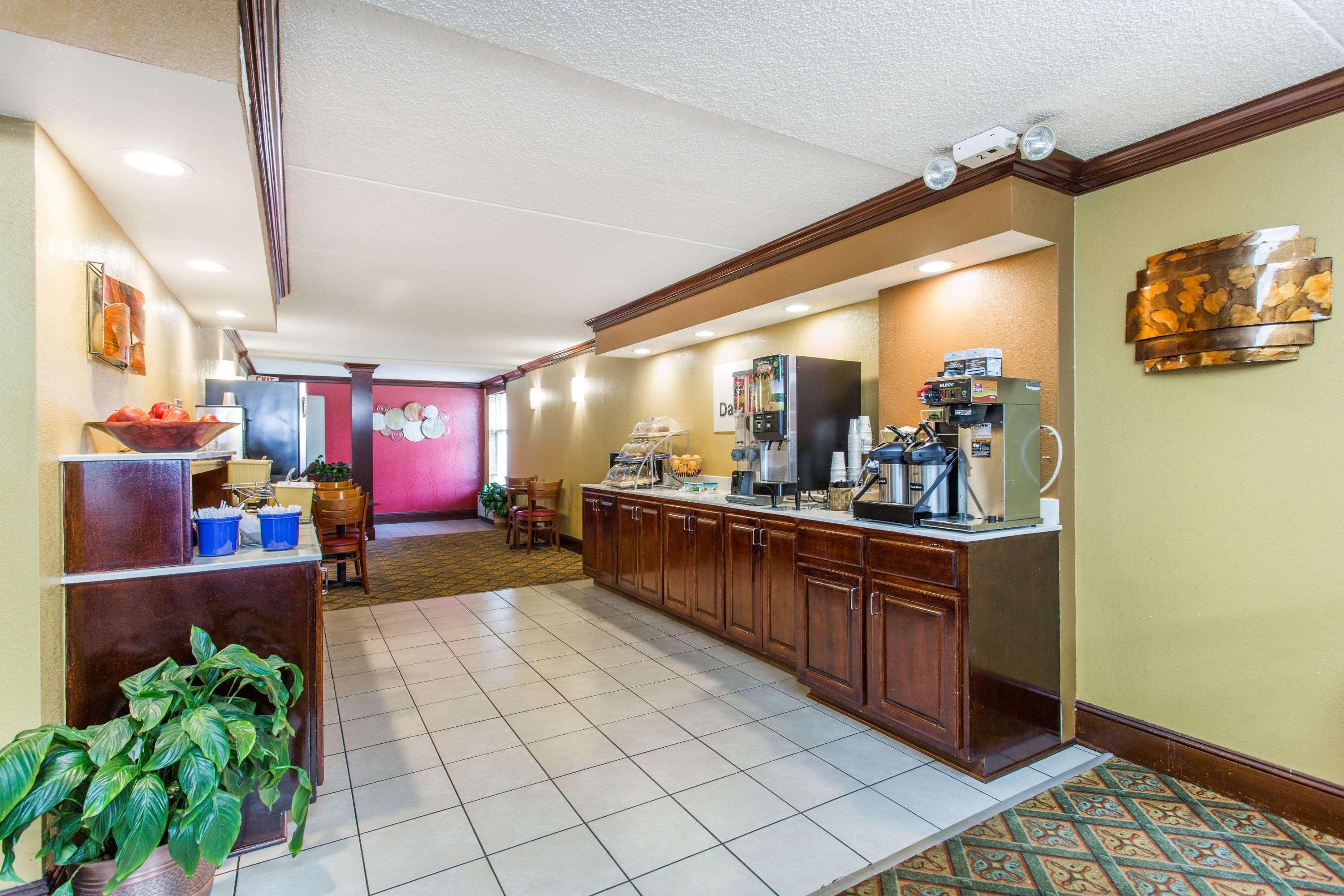 Days Inn By Wyndham High Point/Archdale Εξωτερικό φωτογραφία