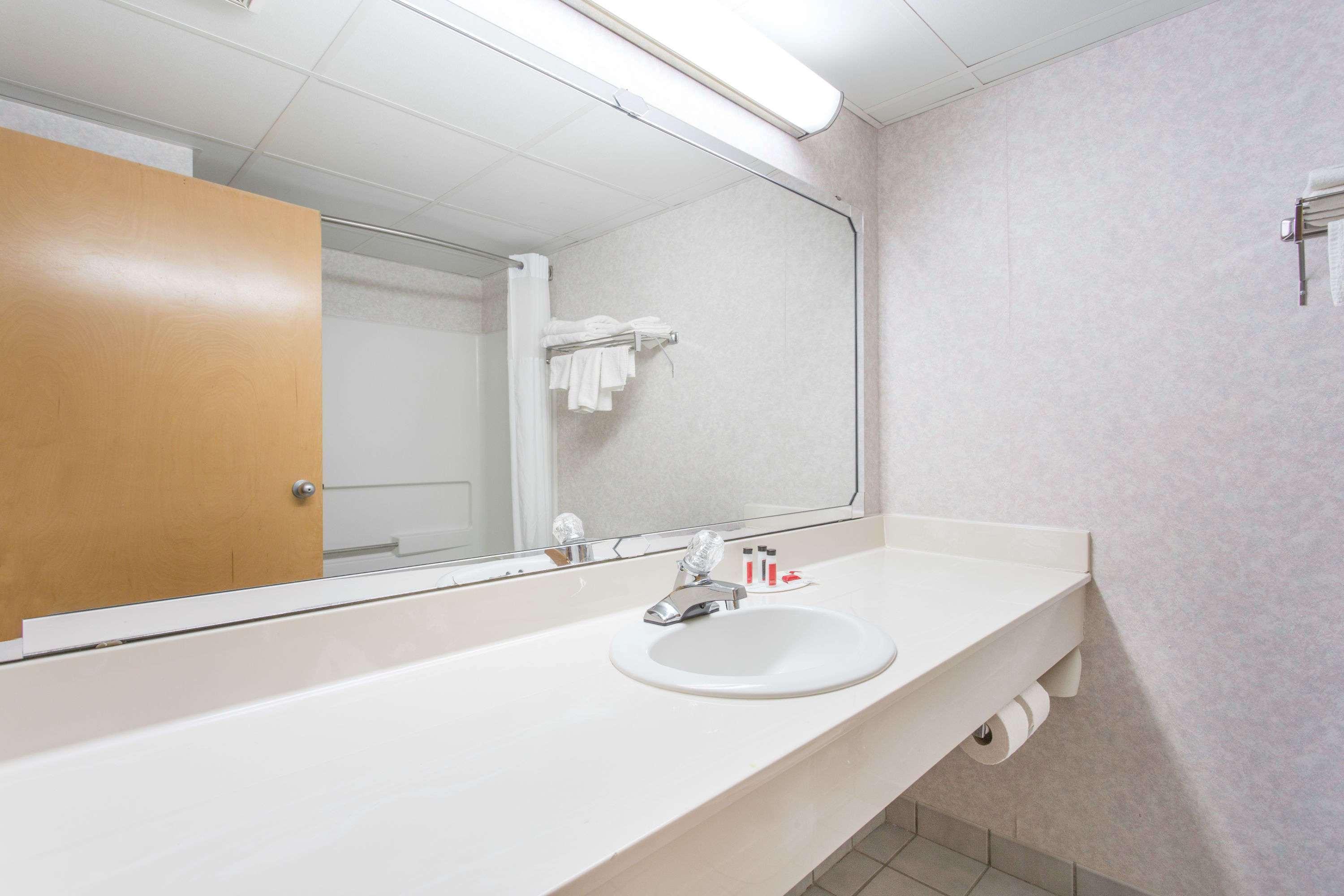 Days Inn By Wyndham High Point/Archdale Εξωτερικό φωτογραφία